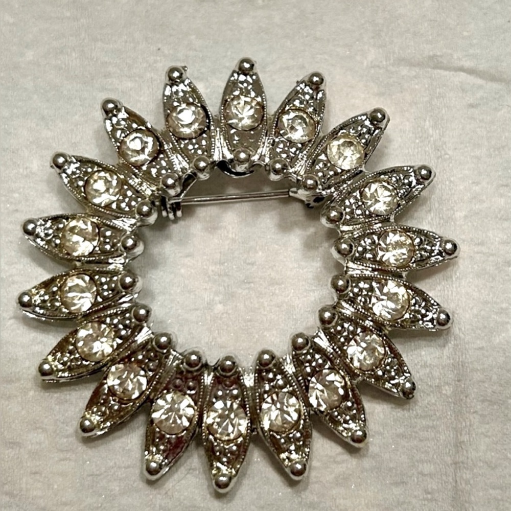 Silver Toned Round Brooch with Crystals Accents